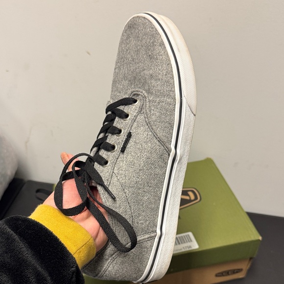 Vans Men's Gray Sneakers with Black Accents - Picture 4 of 6
